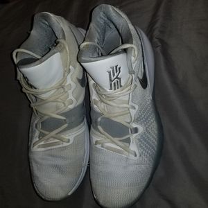 !!!!!!*SOLD*!!!!!!!!Kyrie flytrap white